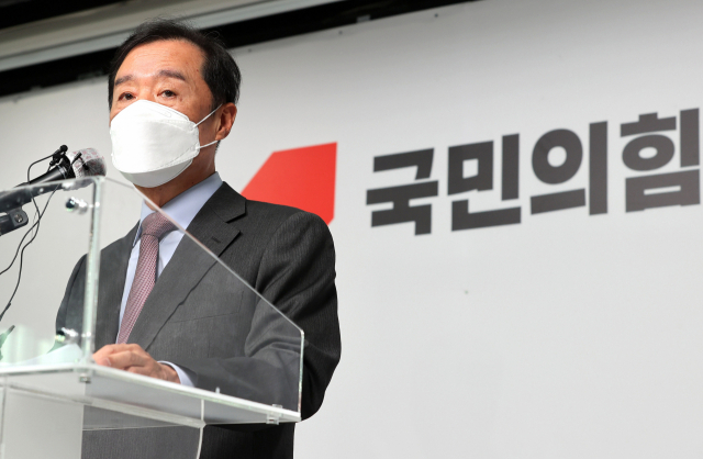 국민의힘 김병준 상임선대위원장이 26일 오전 서울 여의도 당사에서 기자간담회를 열고 취재진의 질문에 답하고 있다. 연합뉴스