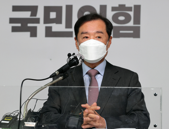 국민의힘 김병준 상임선대위원장이 26일 오전 서울 여의도 당사에서 기자간담회를 열고 취재진의 질문에 답하고 있다. 연합뉴스