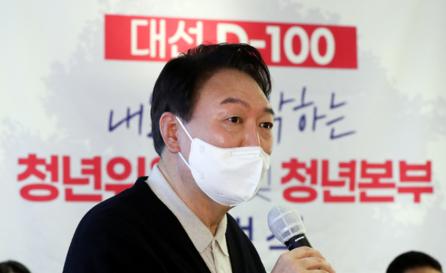 국민의힘 윤석열 대선 후보가 28일 오후 서울 여의도 하우스 카페에서 열린 