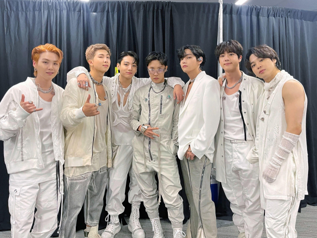 그룹 방탄소년단(BTS)이 미국 로스앤젤레스(LA)에서 2년 만에 대면 콘서트를 연 것과 관련해 
