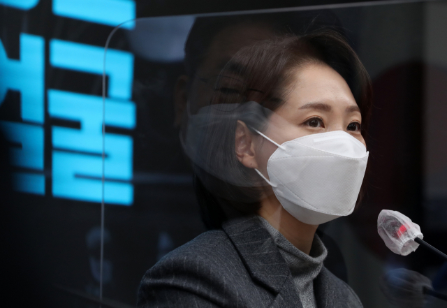 조동연 신임 공동상임선대위원장이 30일 서울 여의도 중앙당사 브리핑룸에서 열린 공동상임선대위원장 인선 발표 기자간담회에서 취재진의 질문에 답하고 있다. 연합뉴스