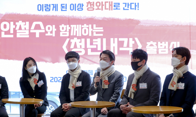 국민의당 안철수 대선 후보가 5일 오전 서울 여의도 하우스 카페에서 열린