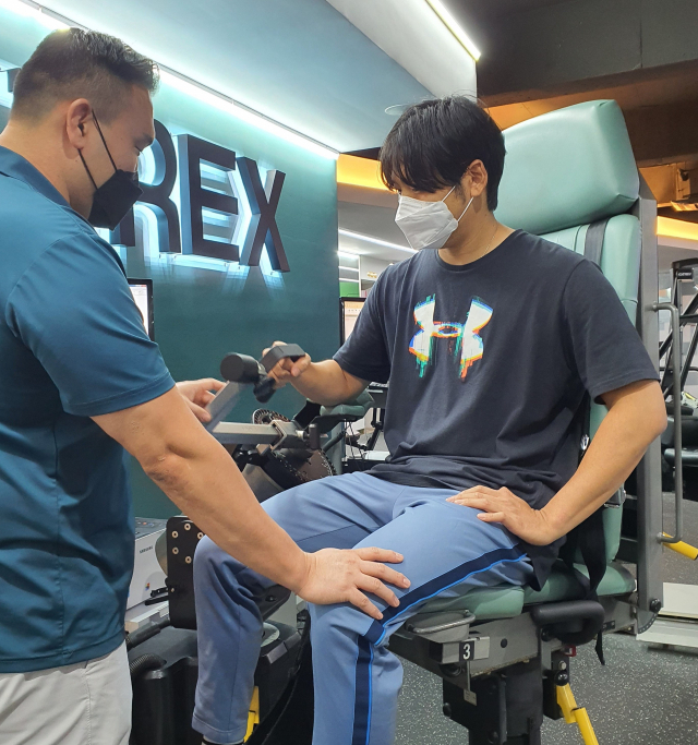 삼성라이온즈 백정현이 비시즌 대구 수성구 TREX 트레이닝 센터에서 개인 마무리 훈련을 하고 있다. 김우정 기자
