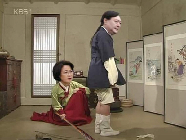 추미애 전 법무부 장관, SNS에 윤석열 국민의힘 대선후보 회초리 때리는 합성사진 게시. 페이스북 캡처