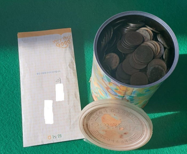 한 70대 할머니가 영주여고에 전달한 장학금. 영주여고 제공