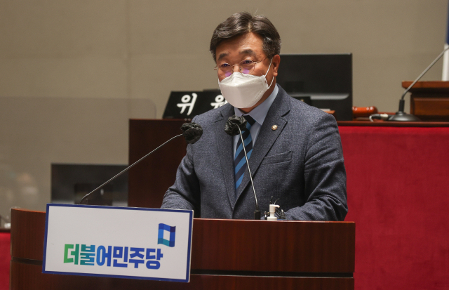 더불어민주당 윤호중 원내대표가 9일 오후 국회에서 열린 의원총회에서 발언하고 있다. 연합뉴스