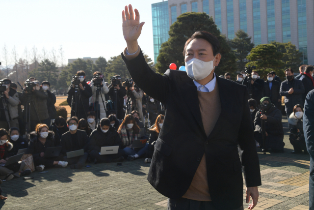 국민의힘 윤석열대선후보가 13일 서울 여의도 국회 본관 앞에서 중앙선대위 장애인복지지원본부가 개최한 전국 릴레이정책투어 