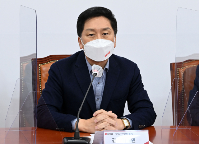 국민의힘 김기현 원내대표가 10일 오전 국회에서 열린 코로나위기대응위원회 1차 회의에서 발언하고 있다. 연합뉴스