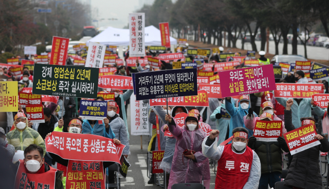 16일 오후 경남 창원시 성산구 경남도청광장 교차로 앞 도로에서 열린 