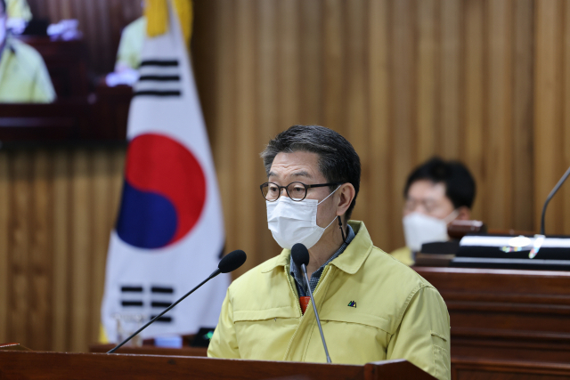 장욱현 영주시장이 시정 질문에 답하고 있다. 영주시 의회 제공