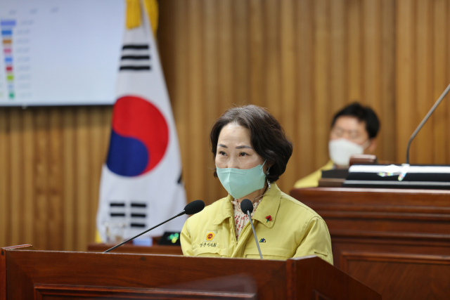 이서윤 의원이 시정 질문을 펴고 있다. 영주시 의회 제공