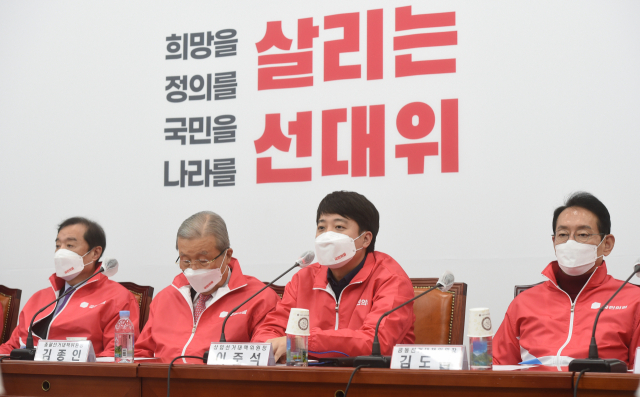 국민의힘 이준석 상임선거대책위원장이 20일 서울 여의도 국회에서 열린 중앙선거대책위원회의에서 발언하고 있다. 연합뉴스
