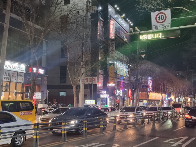 20일 오후 6시쯤 대구 달서구 신청사 인근 당산로. 출퇴근 시간에는 교통정체가 빈번하게 발생하고 있다. 임재환 기자