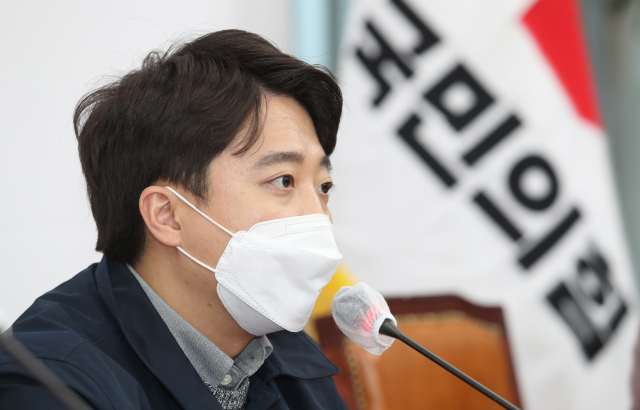 국민의힘 선거대책위원회 공동상임선대위원장인 이준석 대표가 21일 오후 서울 여의도 국회에서 기자회견을 열고 