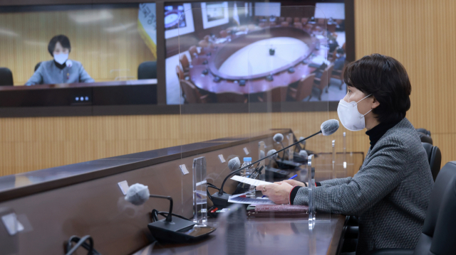 유은혜 사회부총리 겸 교육부 장관이 22일 정부세종청사에서 열린 제23차 사회관계장관회의에 참석, 발언하고 있다. 연합뉴스