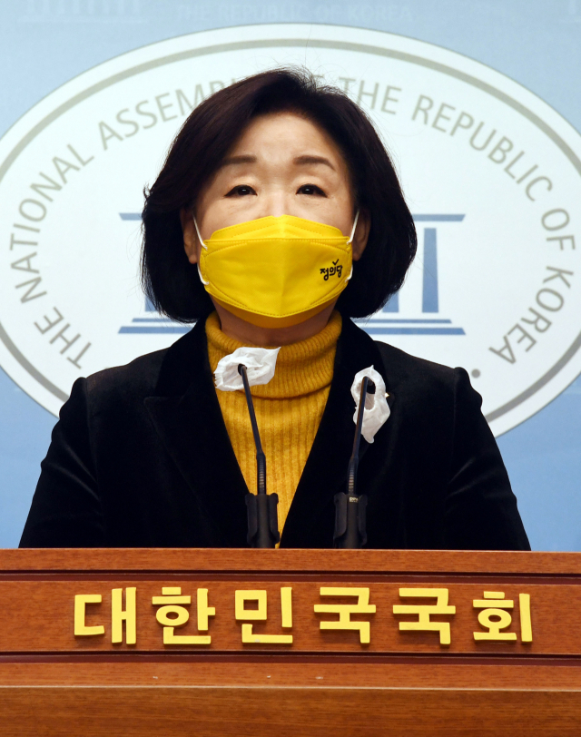 정의당 심상정 대선 후보가 23일 서울 여의도 국회 소통관에서 기자회견을 열고 주거안정 공약을 발표하고 있다. 연합뉴스