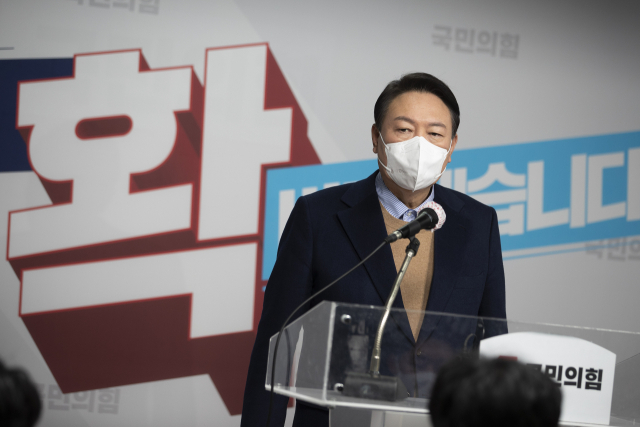국민의힘 윤석열 대선 후보가 24일 서울 여의도 중앙당사에서 박근혜 전 대통령 특별사면에 대한 입장을 발표하고 있다. 연합뉴스
