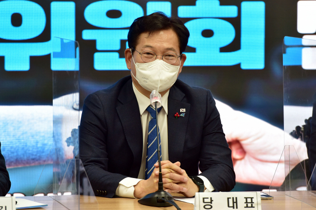더불어민주당 송영길 대표 겸 상임선거대책위원장이 24일 서울 여의도 당사에서 열린 유능한 자치분권 혁신위원회 발대식 및 토론회에서 인사말을 하고 있다. 연합뉴스