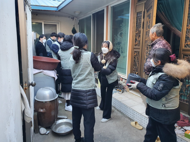 삼덕재가노인돌봄센터, 삼덕교회와 함께 사랑의 연탄 나누기 행사