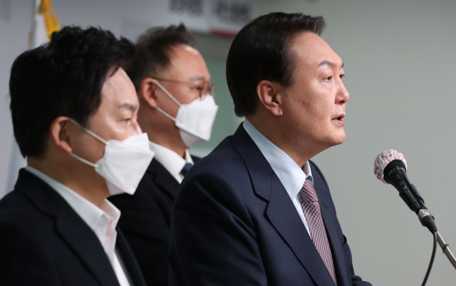 국민의힘 윤석열 대선 후보와 정책총괄본부단이 26일 오전 서울 여의도 당사에서