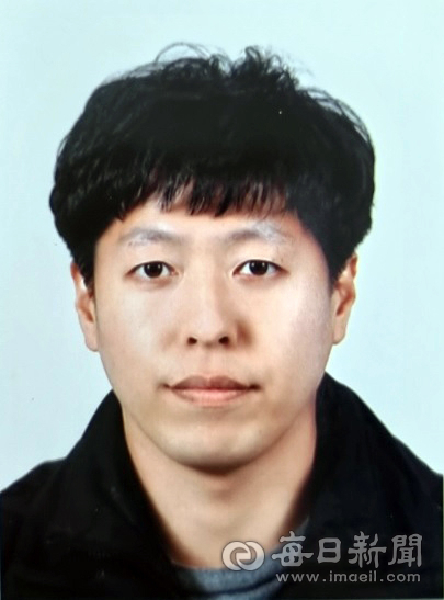 건설 분야에서 높은 전문성을 요하는 자격증을 취득해 화제를 모으고 있는 경북 영덕군 새마을 경제과 김동식 주무관. 영덕군 제공