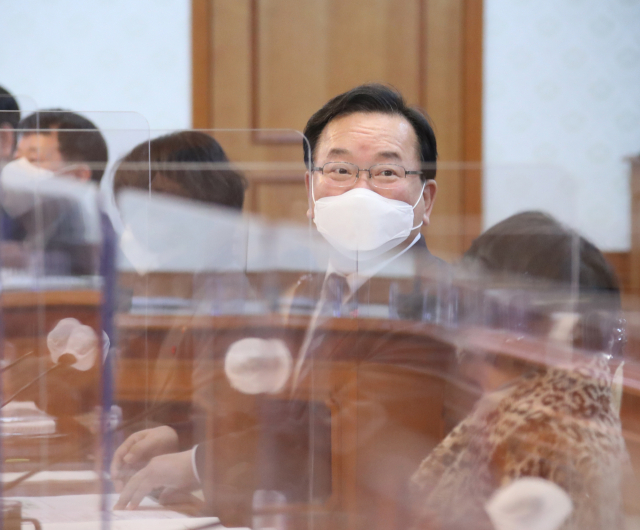 김부겸 국무총리가 27일 정부서울청사에서 제10차 원자력진흥위원회를 주재하고 있다. 연합뉴스