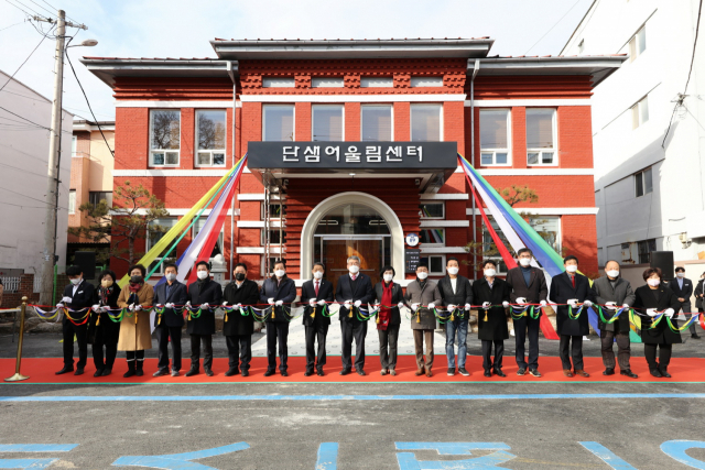 단샘어울림센터의 새단장을 축하하며 27일 개관식이 열렸다. 예천군 제공