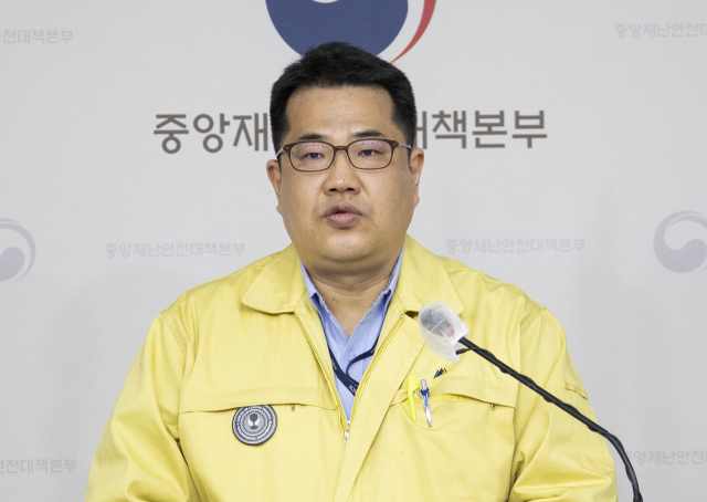 손영래 중앙사고수습본부 사회전략반장이 15일 정부세종청사에서 코로나19 대응 비대면 정례브리핑을 하고 있다. [보건복지부 제공. 재판매 및 DB 금지] 연합뉴스