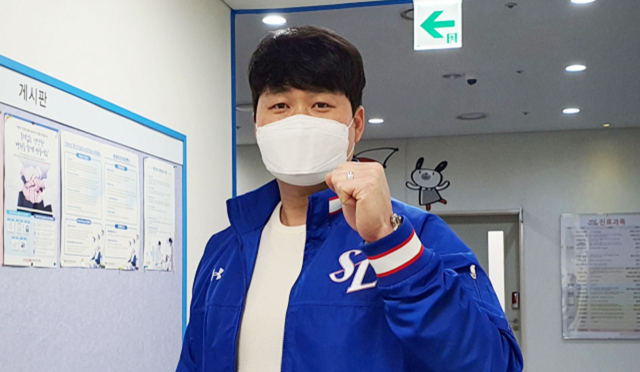 삼성라이온즈 오승환이 28일 칠곡경북대병원 어린이 병원에서 저소득 중중 소아 환우를 위한 삼성라이온즈 