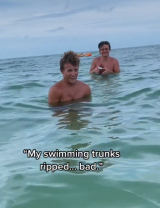 28일(현지시각) 데일리메일에 따르면 지난달 세스 로버츠는 친누나인 다라 로버츠가 선물한 녹는 수영복을 입고 바다에 들어갔다가 알몸인 채 놀림을 당했다. 사진 틱톡 dararobertss 캡처