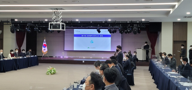 권영진 대구시장이 4일 대구 달성군 국가물산업클러스터에서 열린 물기업 간담회에서 발언하고 있다. 대구시 제공.