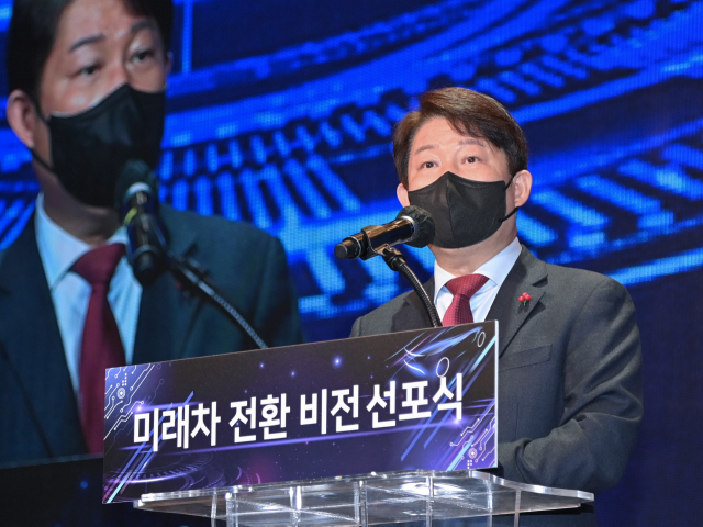 권영진 대구시장이 5일 열린 미래차 전환 비전 선포식에서 추진계획을 밝히고 있다. 대구시 제공
