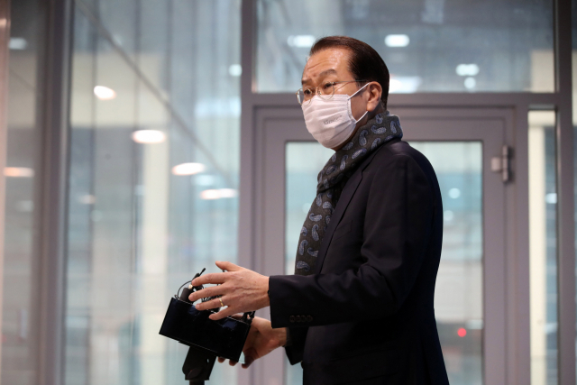 국민의힘 선거대책본부장으로 임명된 권영세 의원이 5일 오후 국회 소통관에서 취재진의 질문에 답하고 있다. 연합뉴스