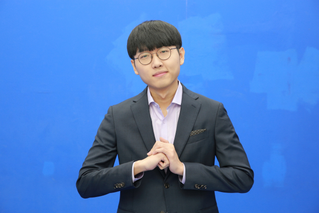 신진서가 5일 한국기원이 발표한 한국 바둑랭킹에서 1만310점을 획득, 25개월 연속 1위를 지켰다. 사진은 바둑 랭킹 1위 한 신진서 9단. 연합뉴스