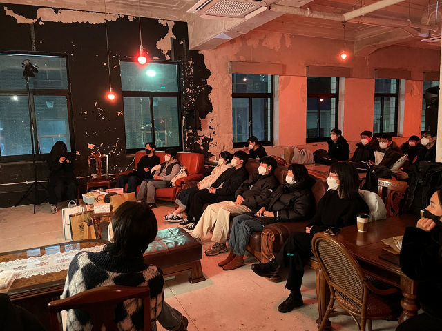제2회 어반그레이드 행사가 열린 무영당에서 독립영화 상영회가 진행 중이다. 대구시 제공