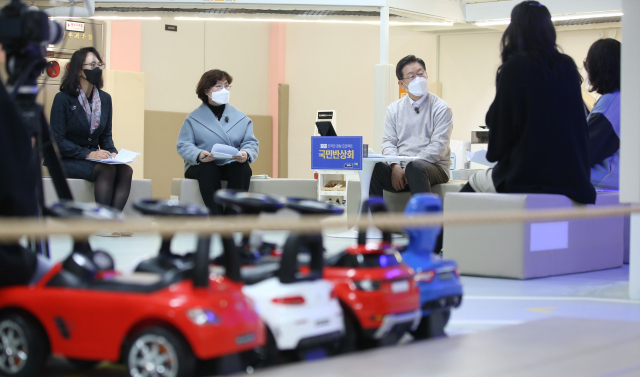 더불어민주당 이재명 대선 후보가 7일 오후 서울 동작구 맘스하트카페에서 열린