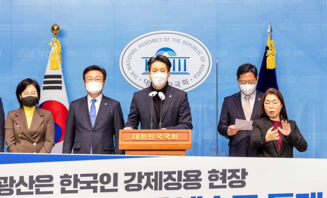 전용기(가운데) 더불어민주당 선대위 대변인. 연합뉴스