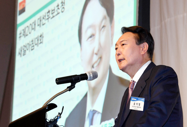 국민의힘 윤석열 대선 후보가 10일 오전 인천시 연수구 쉐라톤 그랜드 인천호텔에서 열린 