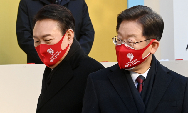 더불어민주당 이재명 대선 후보와 국민의힘 윤석열 대선 후보가 3일 서울 여의도 한국거래소 본관 앞에서 열린 