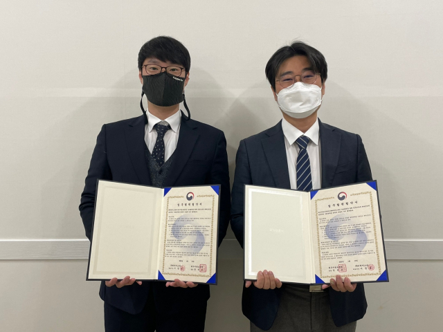 대구지방보훈청과 커리어스타가 13일 제대군인 지원 업무협약을 체결했다. 왼쪽부터 권도엽 커리어스타 차장, 나주원 대구지방보훈청 제대군인센터 기업협력팀장. 대구보훈청 제공