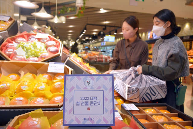 대구백화점은 내달 1일까지 프라자점 지하 1층 식품관에서 설 선물세트 상품 매장을 구성해 운영한다고 밝혔다. 대구백화점 제공
