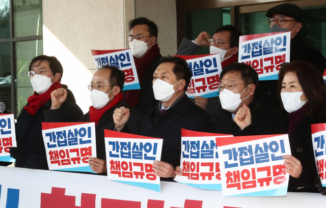 국민의힘 김기현 원내대표 등 참석 의원들이 12일 서울 서초구 대검찰청 앞에서 열린 더불어민주당 이재명 대선후보의