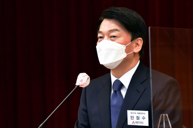 국민의당 안철수 대선 후보가 14일 서울 강서구 대한한의사협회에서 열린 정책간담회에서 인사말을 하고 있다. 연합뉴스