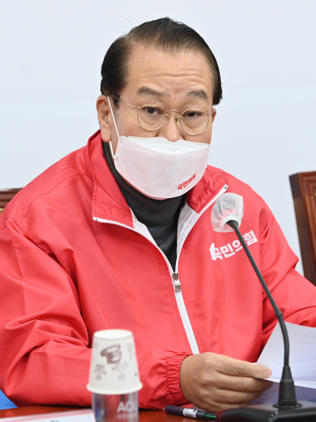국민의힘 권영세 선거대책본부장이 17일 오전 서울 여의도 국회에서 열린 선거대책본부 회의에 참석해 발언하고 있다. 연합뉴스