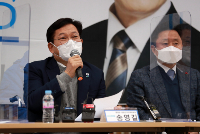 송영길 더불어민주당 상임선대위원장이 17일 오후 부산 연제구 부산시당 당사에서 열린 선거대책위원회에서 발언하고 있다. 연합뉴스