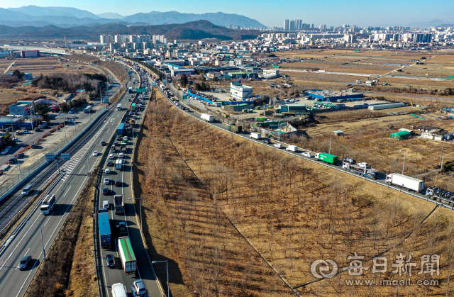 신대구부산고속도로 부산방면 동대구 분기점(JC)~동대구IC 구간. 매일신문DB.