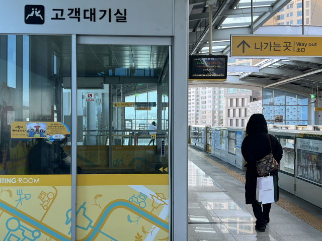 대구 도시철도 3호선 대봉교역 칠곡 경대병원역 방면에 설치된 고객 대기실. 최현정 인턴기자