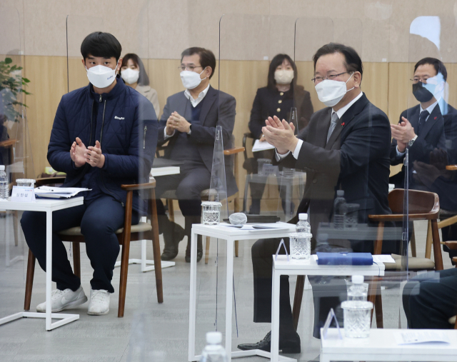 김부겸 국무총리가 18일 포항시 북구 흥해읍의 에코배터리 포항 제2캠퍼스에서 열린 