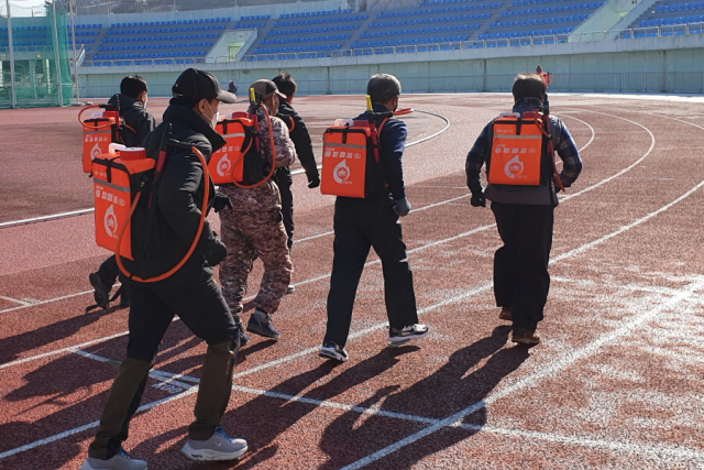 예천 산불감시원 선발 참가자들이 종합 평가를 치르고 있다. 예천군 제공