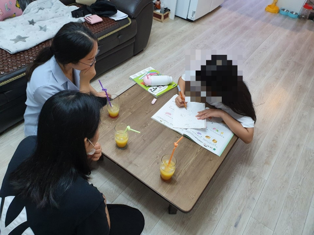한국법무보호복지공단은 출소자·수형자 자녀 대상으로 학업지원과 멘토링을 지원하고 있다. 한국법무보호복지공단 제공